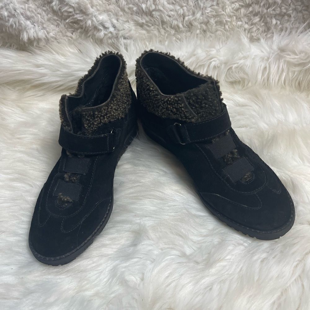 Stuart Weitzman Leather Black Suede ankle Boots with brown faux fur trim SZ7